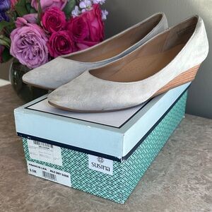 Susina Women's Light Gray Wedge Shoes